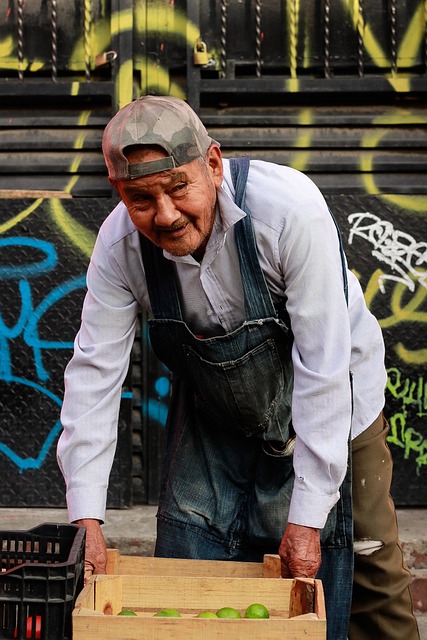 anciano, market, man, work, box